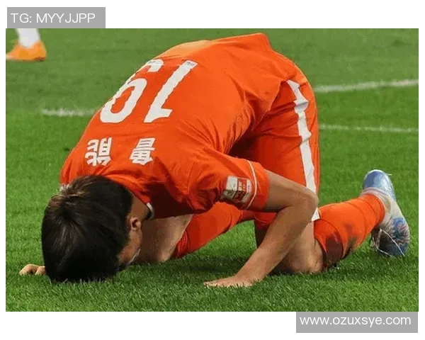 中国足球史上未穿球鞋的传奇球星与背后的故事 中国足球史上未穿球鞋的传奇球星与背后的故事