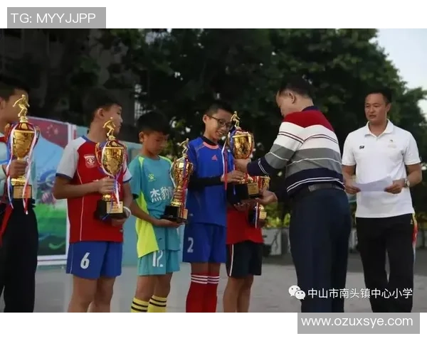 迈巴赫足球星闪耀绿茵赛场彰显豪华与运动激情完美融合