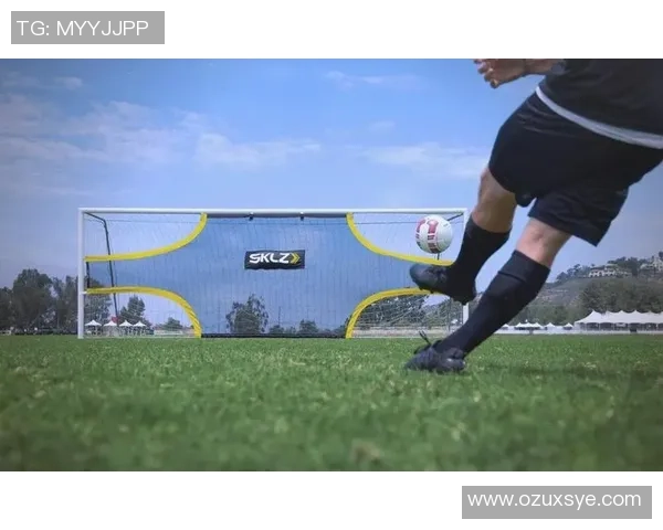 足球技术星光闪耀：解析世界顶级球员的独特技巧与战术智慧